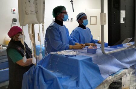 Mal di testa invalidante e una perdita “invisibile”: l’ASL di Frosinone cura una rarissima fistola spinale