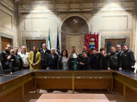 Palletta FC Patrica, a Palazzo Moretti la nuova maglia con DeLuca Group e il ricordo di Fabio Piroli
