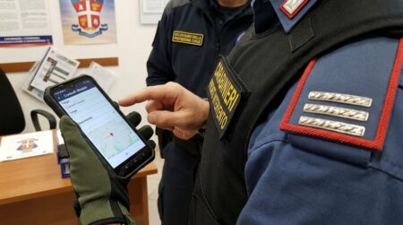 Furto durante le feste patronali a Supino, i Carabinieri ritrovano lo smartphone rubato: denunciato un giovane