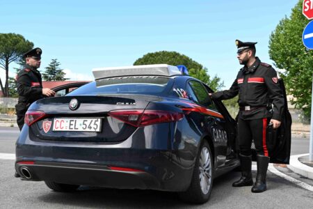 Scippo in via Casilina, i Carabinieri bloccano un 14enne: recuperata la collana della vittima