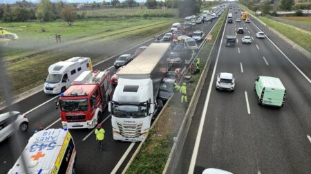 Grave incidente sull’A1 tra Pontecorvo e Cassino: mezzo pesante e auto coinvolti, intervengono i soccorsi anche con l’eliambulanza